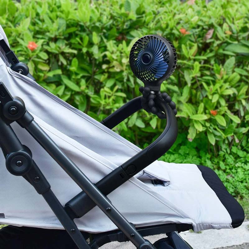 Baby Kinderwagenlüfter auf einer Schutzstange installiert