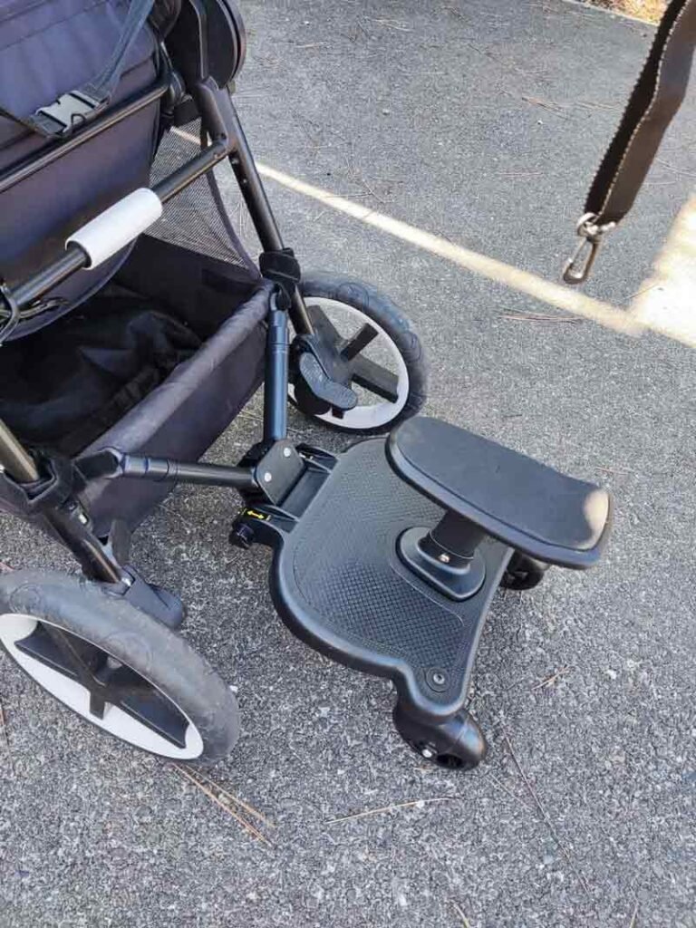 Universal Trittbrett an einem Kinderwagen